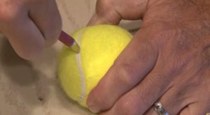 5 kreative Möglichkeiten, Tennisbälle wiederzuverwenden und sie von der Dump zu speichern 