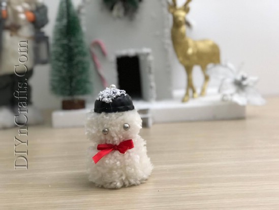 4 einfache DIY Christmas Yarn Crafts, um Feiertags-Beifall zu verbreiten 