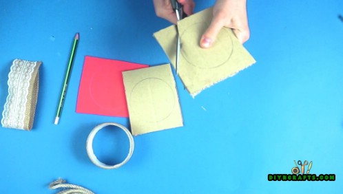 Wie man eine DIY Schmuckschatulle aus einer Klebebandrolle herstellt 