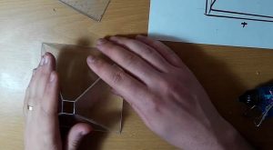 So erstellen Sie ein "3D-Hologramm" mit Ihrem Smartphone und einer alten CD-Hülle 