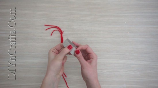 4 einfache DIY Christmas Yarn Crafts, um Feiertags-Beifall zu verbreiten 