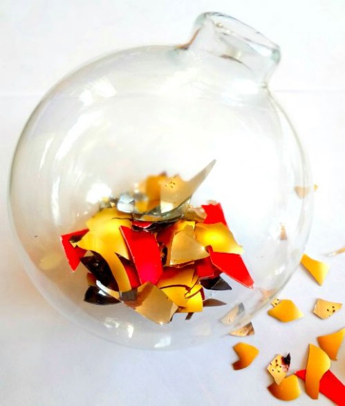 10 brillante und festliche Möglichkeiten Upcycle Broken Christmas Ornaments 