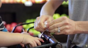 11 Lebensmittelgeschäft Einkaufen Mama-Hacks zum Einkaufen mit Kindern einfach 