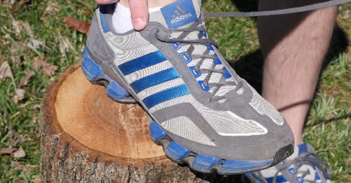 Wie man Fußblasen verhindert - du hast deine Schuhe gebunden, die all die Jahre falsch sind! 