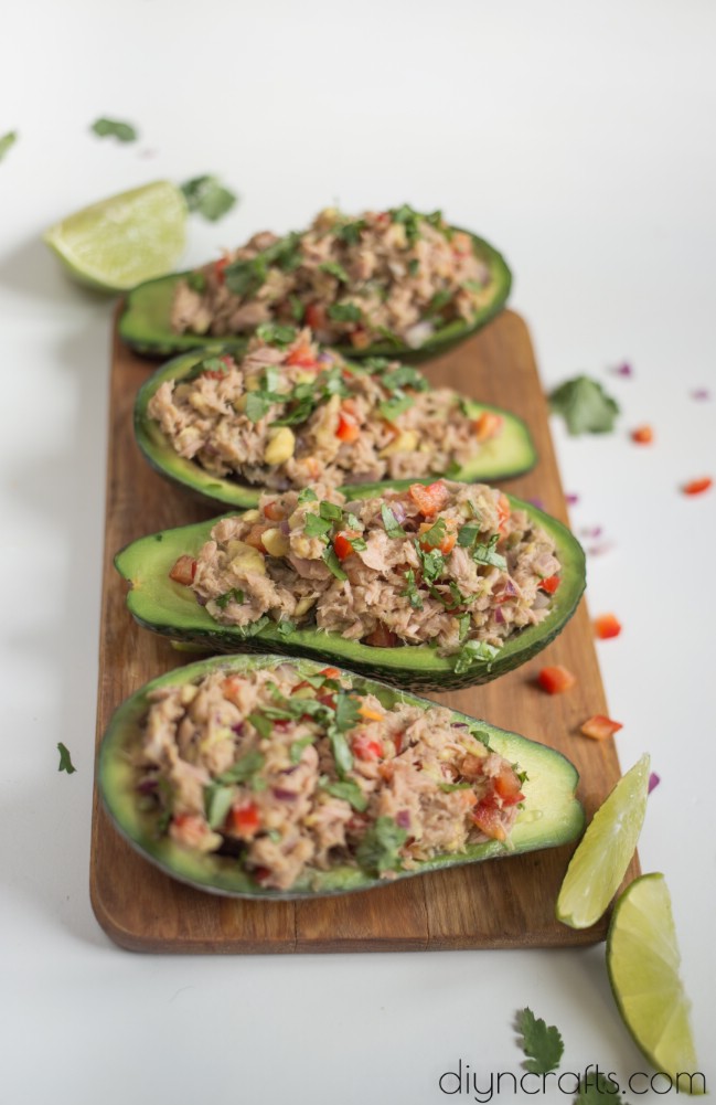Thunfisch gefüllte Avocado - eine einfache und köstliche Vorspeise für jeden Anlass 
