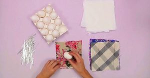 Unglaubliche Osterei Coloring Hack: Verwenden Sie Seidenquadrate, um Ihre Eier zu färben 